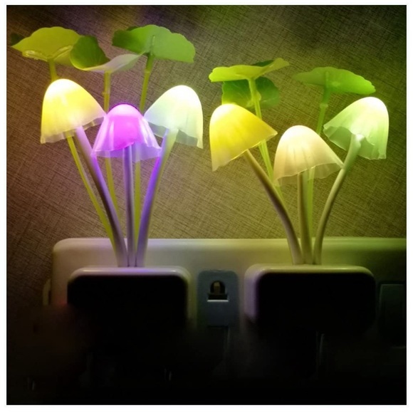 2 Pack Led Night Light w/Dusk to Dawn Sensor - Picture 5 of 7